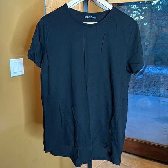 Zara Tops - Zara Relaxed Fit 100% Cotton Black Hi Lo Tee Size Large